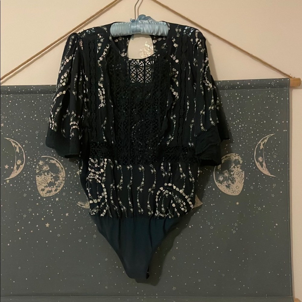 🌙FREE PEOPLE Navy Floral Patterned Bodysuit🌙